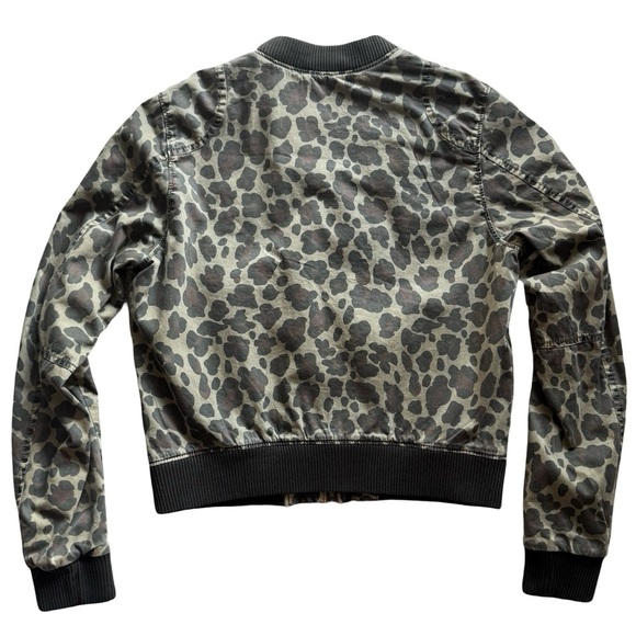 Aritzia Talula Leopard Print Bomber Jacket with Ribbed Trim - Size M - Picture 3 of 4